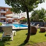 アパート M&B Green Oasis With Pool And Jacuzzi