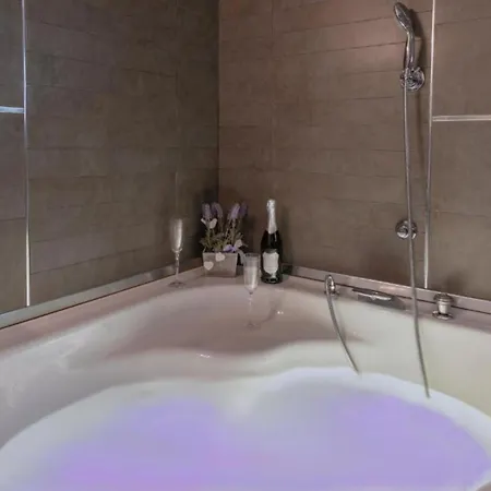 M&b Oasis With Pool And Jacuzzi