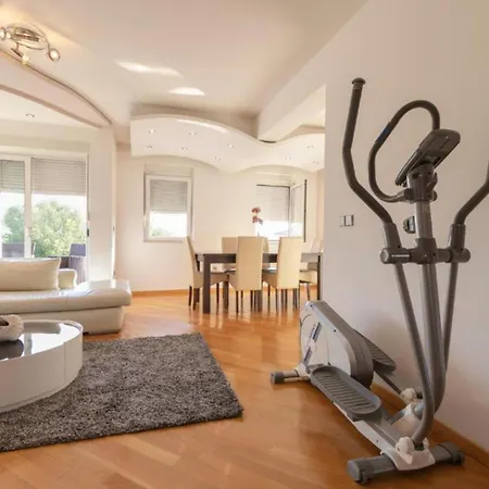 Апартаменты M&b Oasis With Pool And Jacuzzi Бибинье