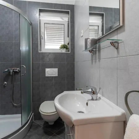 M&b Oasis With Pool And Jacuzzi * Bibinje