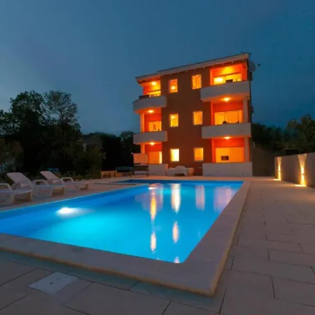 M&b Oasis With Pool And Jacuzzi Апартаменты