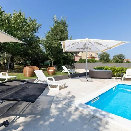 M&b Oasis With Pool And Jacuzzi Апартаменты Бибинье