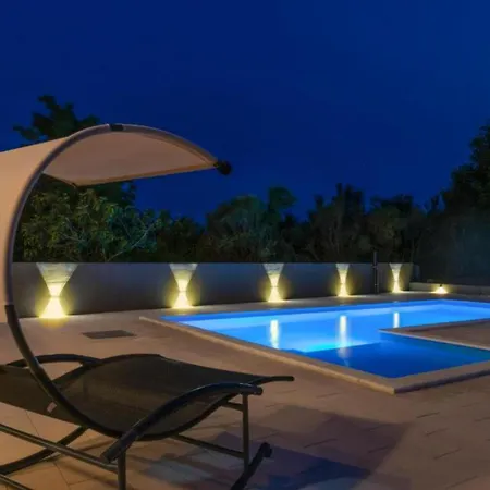 M&b Oasis With Pool And Jacuzzi