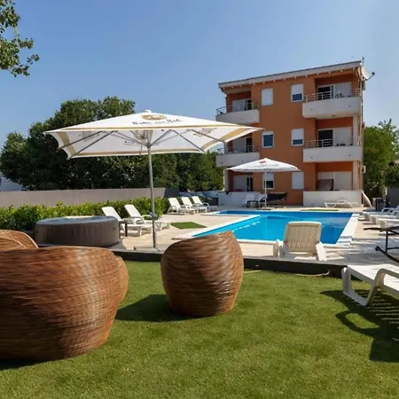Апартаменты M&b Oasis With Pool And Jacuzzi *