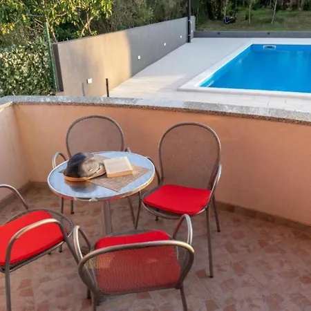 M&b Oasis With Pool And Jacuzzi Бибинье