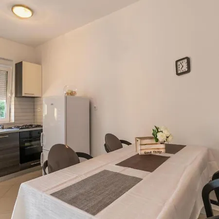 Апартаменты M&b Oasis With Pool And Jacuzzi