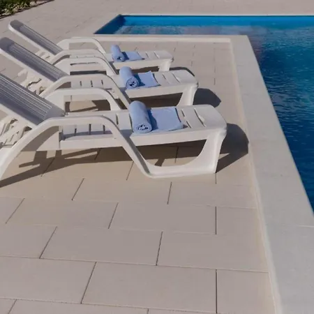 M&b Oasis With Pool And Jacuzzi * Бибинье