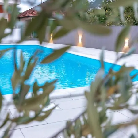 M&b Oasis With Pool And Jacuzzi *