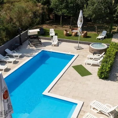 M&b Oasis With Pool And Jacuzzi * Бибинье