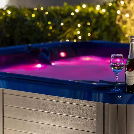 M&b Oasis With Pool And Jacuzzi Бибинье