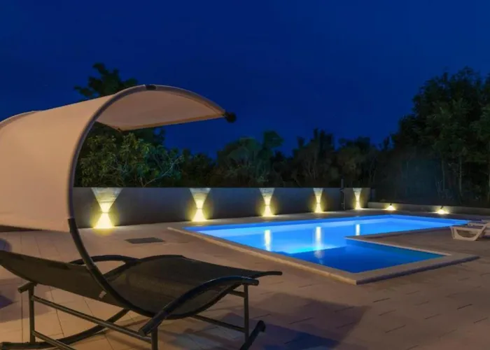 M&B Green Oasis With Pool And Jacuzzi