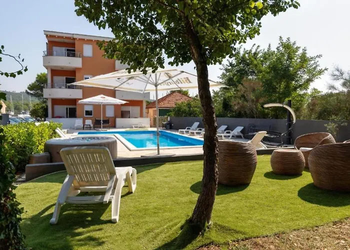 M&B Green Oasis With Pool And Jacuzzi Bibinje