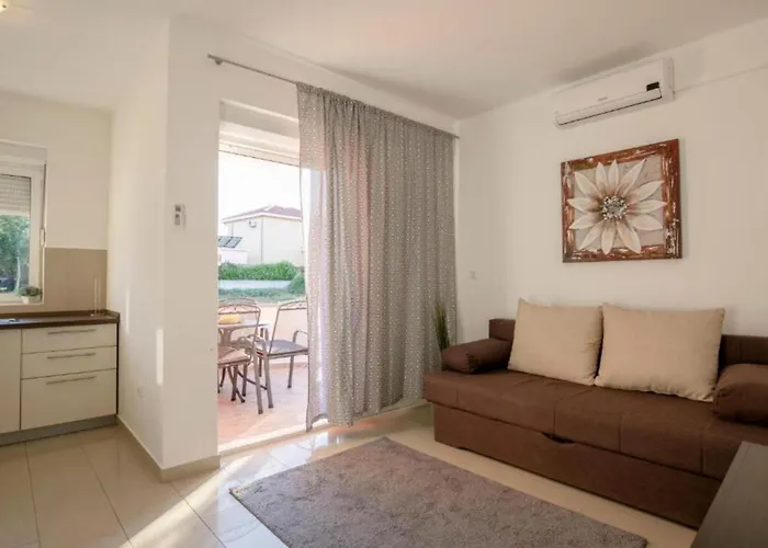 M&B Green Oasis With Pool And Jacuzzi Appartamento Bibinje