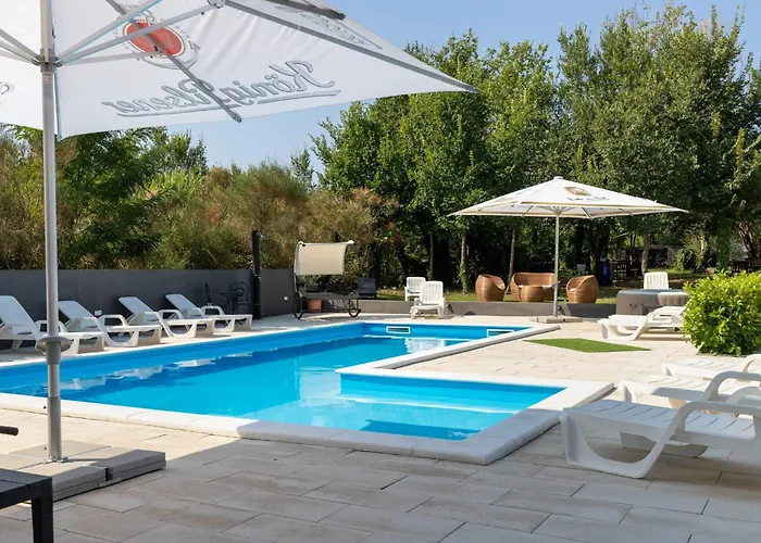 M&B Green Oasis With Pool And Jacuzzi *