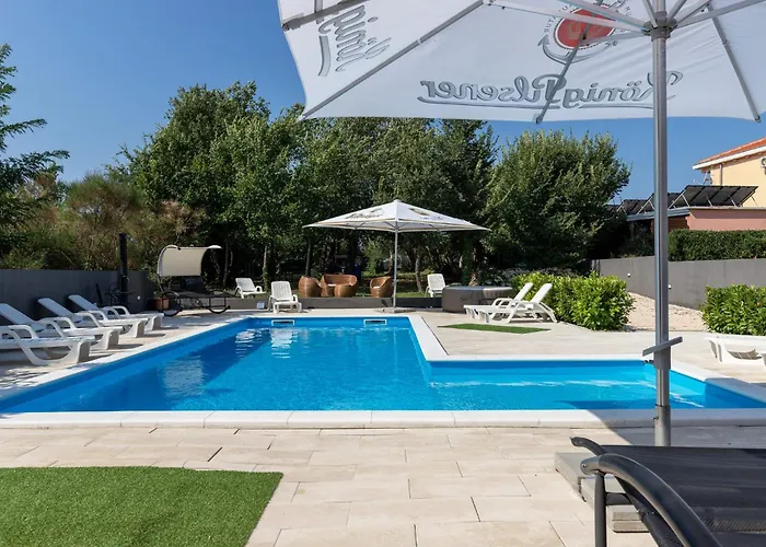 M&B Green Oasis With Pool And Jacuzzi Apartamento