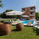 Apartament M&b Oasis With Pool And Jacuzzi *