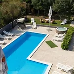 M&B Green Oasis With Pool And Jacuzzi * Бибинье
