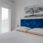 M&b Oasis With Pool And Jacuzzi