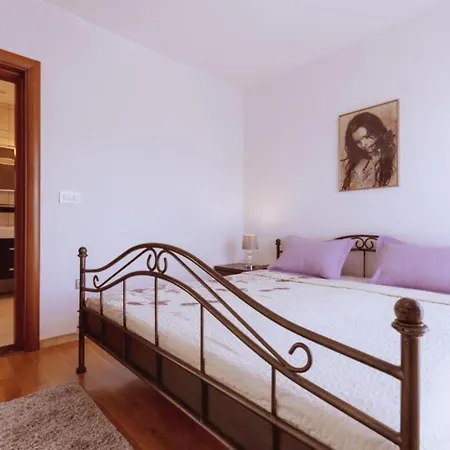 M & B Apartment *