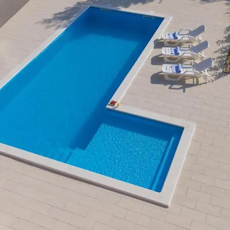 M&b Oasis With Pool And Jacuzzi * Bibinje