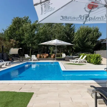 M&b Oasis With Pool And Jacuzzi Bibinje