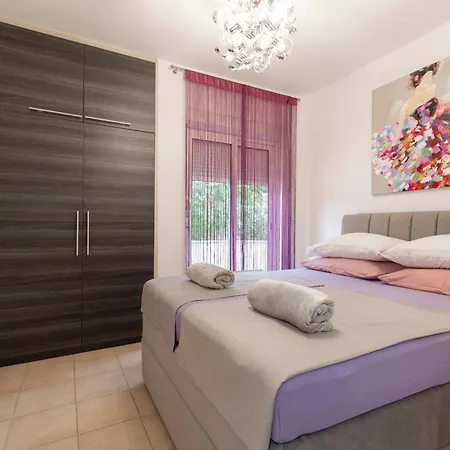 M & B Apartment