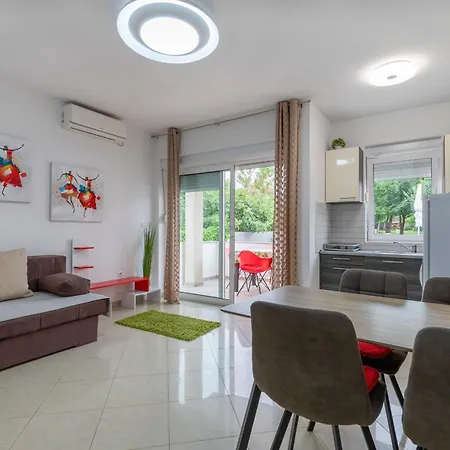 M&b Oasis With Pool And Jacuzzi Bibinje