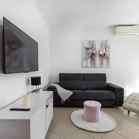 M & B Apartment