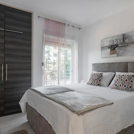 M & B Apartment *