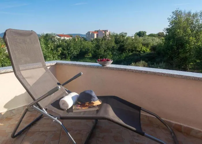 M&B Green Oasis With Pool And Jacuzzi Apartment